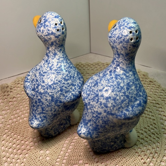 .Vintage Treasure Craft Blue Speckled Duck Salt & Pepper Shakers – USA Made - Picture 13 of 13